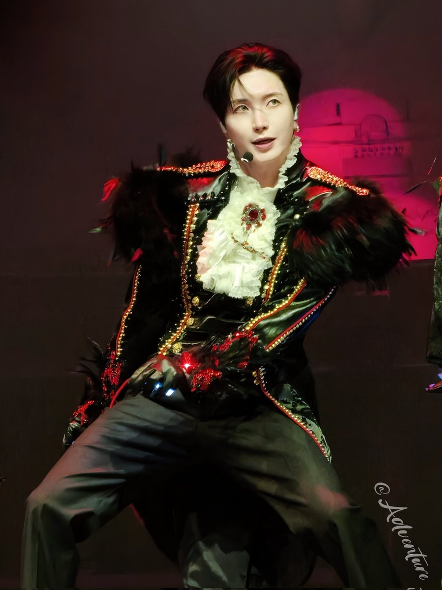 kittykitty_8's tweet photo. Super Show 10
SJ-CORE in Seoul 
💙leeteuk💙

#superjunior 
#leeteuk 
#이특‌ 
#박정수 
#利特
#SUPERJUNIOR https://t.co/egHrVEYB1l