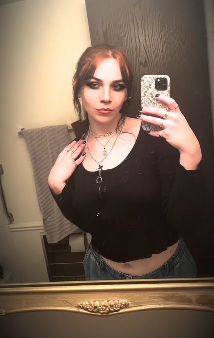 ashla8t's tweet photo. feeling insanely cute today💕 https://t.co/5LbzSk1SiO