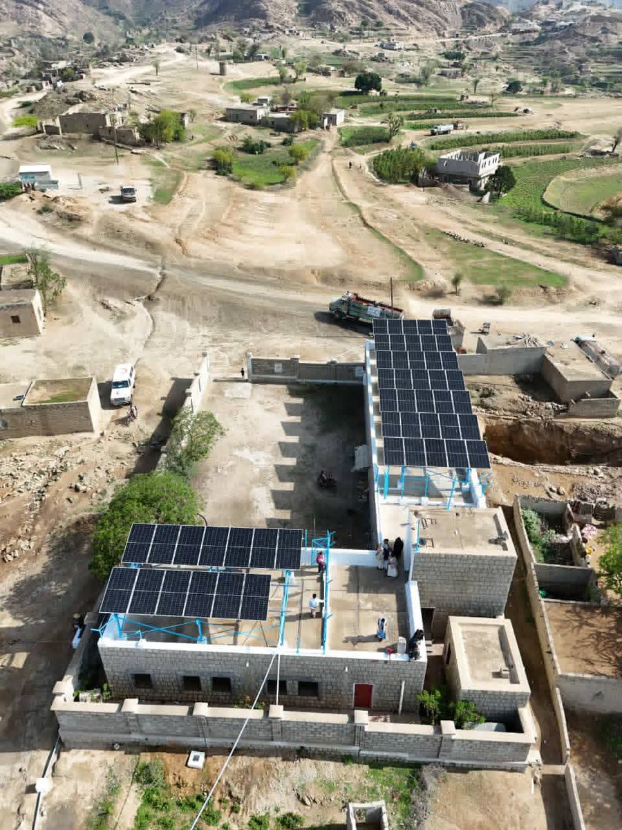 NiaBurtikashv's tweet photo. #In_Hajjah, families in four villages of Kushar District no longer have to endure hours-long walks to haul clean water.

The new solar-powered #Al_Talahiyah_Well now provides clean, sustainable water to 18,000 people, easing daily struggles and giving communities hope and resilience, made possible by @YemenCrescent with support from @ifrc.
