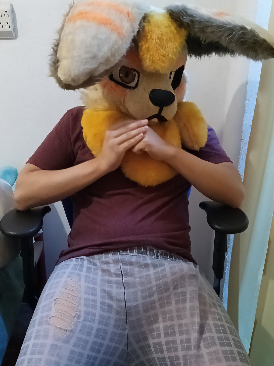 Me dice la lobita que fue la fotrografa (<a href="/blwolfcalex9/">blwolf</a>) qué asi me veo malvado jeje  ustedes que opinan? :3 yo digo que me veo normal 🐇🥕🥕🐰 

#nude #nsfwboy #mursuiter #pack #erotic #nsfw #furry #yiff #furhead #nsfwtwt #mursuit #exibit #pene
