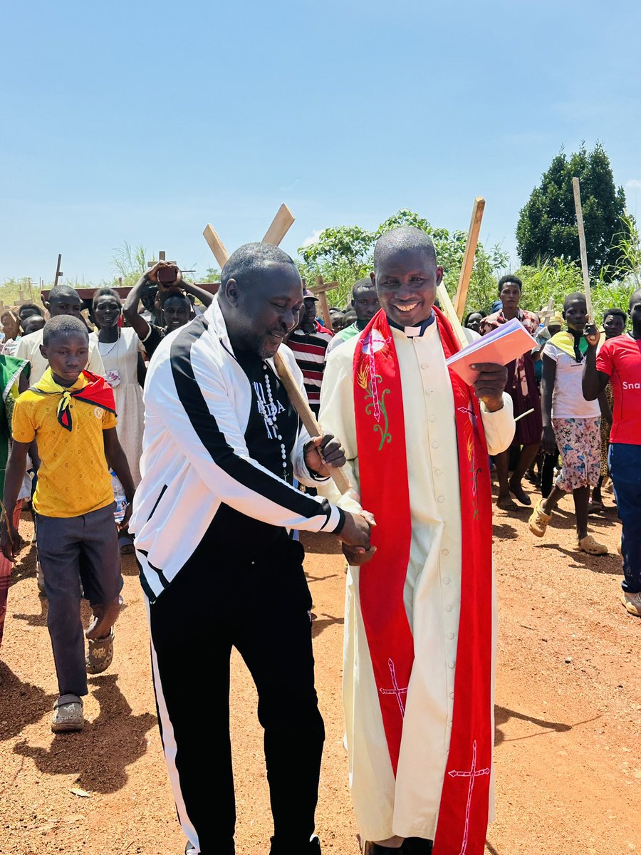 StephenAseera's tweet photo. I joined fellow Christians of Kigaaya Parish in prayerful reflection during the Way of the Cross as we observed Good Friday.

#GoodFriday https://t.co/8A2CZL3POu