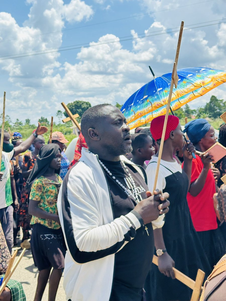 StephenAseera's tweet photo. I joined fellow Christians of Kigaaya Parish in prayerful reflection during the Way of the Cross as we observed Good Friday.

#GoodFriday https://t.co/8A2CZL3POu