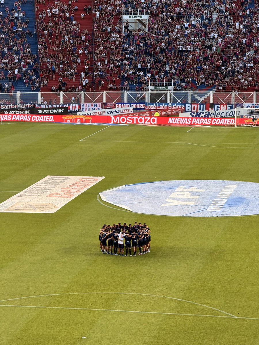 sol_lawler's tweet photo. Viernes santo y como dijo el Papa Francisco: "y que gane San Lorenzo" https://t.co/PZzJq4G8H8