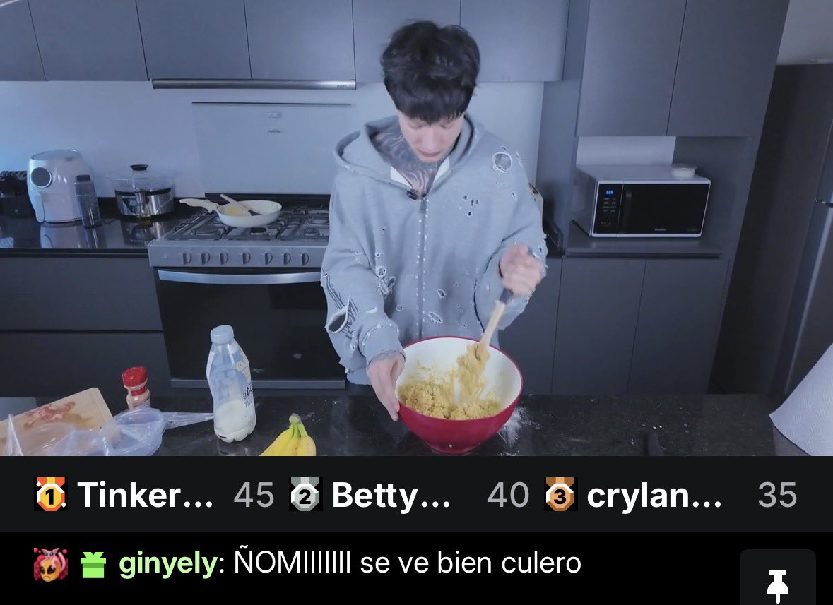 outofcryboyers's tweet photo. yo viendo los exquisitos platillos del equiscrai https://t.co/e6BzMShjyO