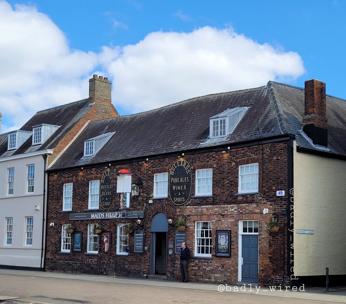 BadlyWiredLamp tweet media