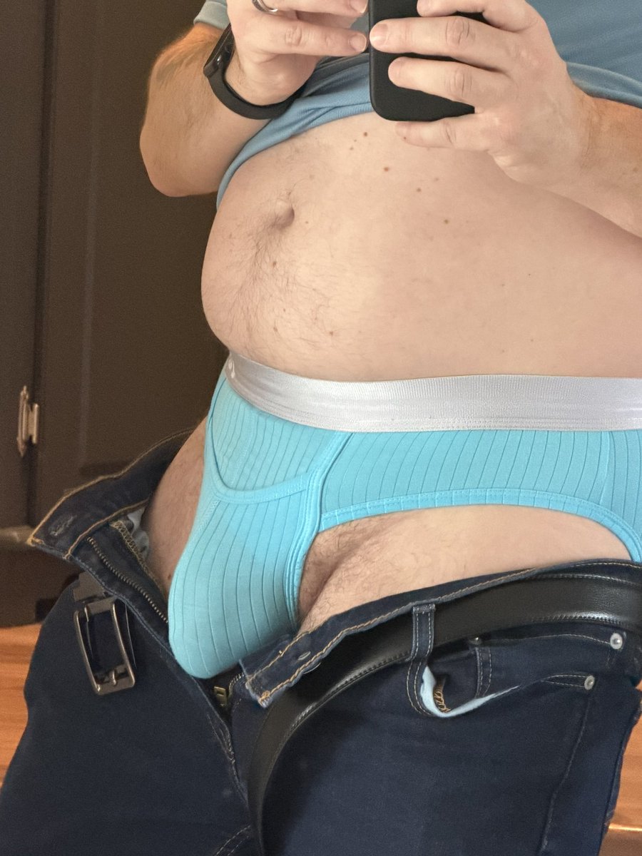 Coolio681's tweet photo. Easter blue for the celebration of chocolate bunnies https://t.co/CBV2EvqHo2