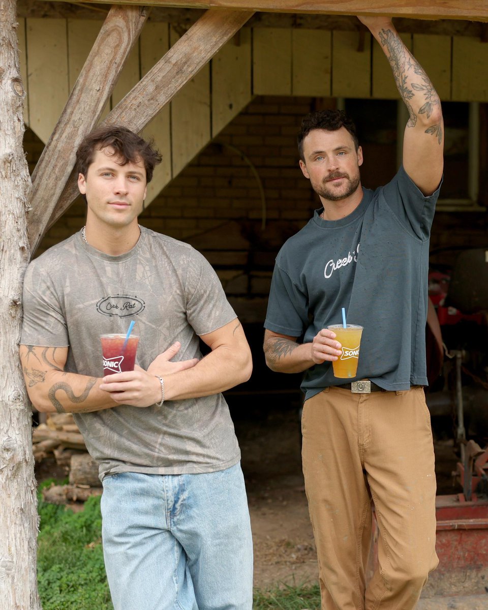 2727_joe's tweet image. Look at that ! The two hotties finally met !! 🥵🥵 Dylan and Rob