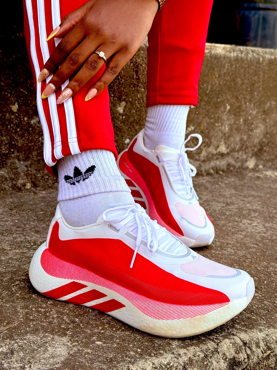 Auntydiski's tweet photo. ///
Just stepped up my game with the new Adidas Hyper Boost Edge 👟🔥 Comfort meets speed 🌪️. #adidas #Hyperboostedge https://t.co/VcPThA2mNX