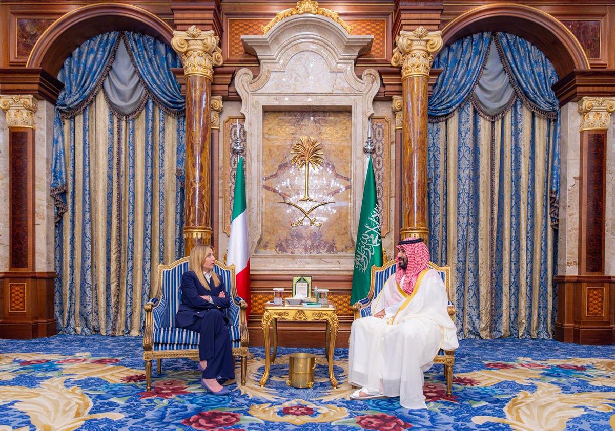 AJELNEWS24's tweet photo. عاجل 🔴 

سمو #ولي_العهد يلتقي رئيسة وزراء جمهورية إيطاليا.

- https://t.co/9K4pI2wONY