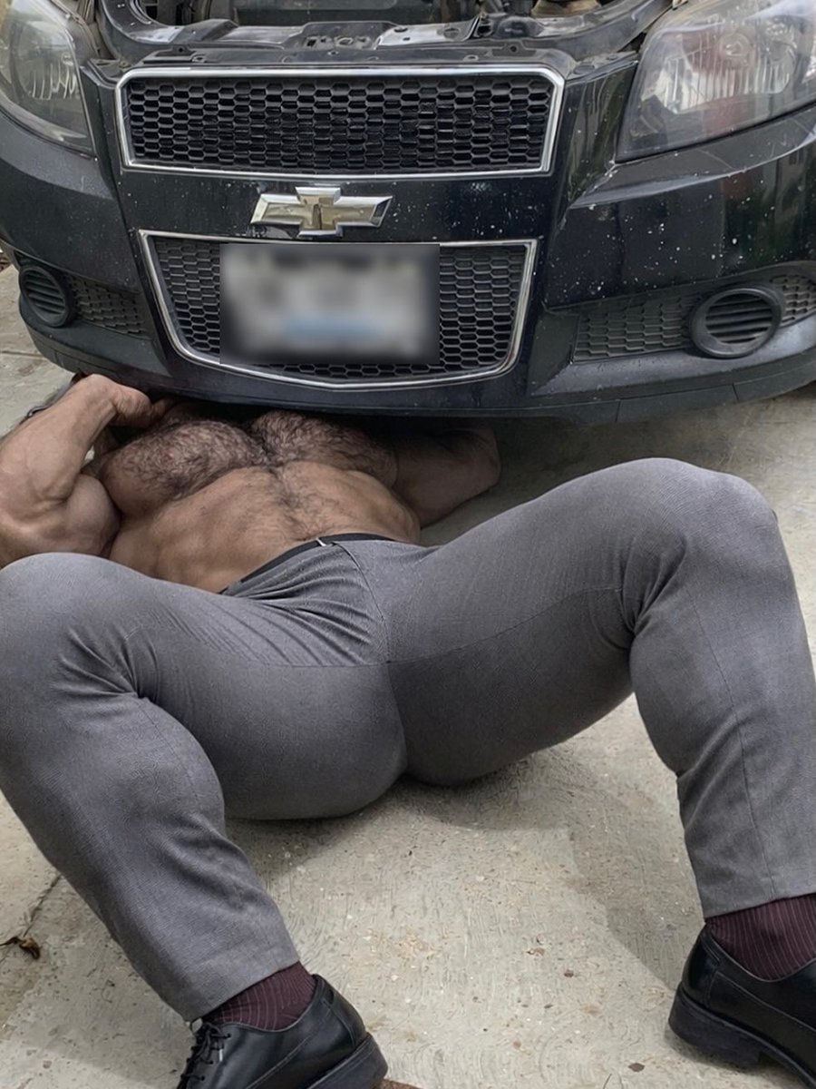 Bivecha's tweet photo. #machopeludo #hairydaddy 
#suit 😍😍 https://t.co/T8q99Ghmen