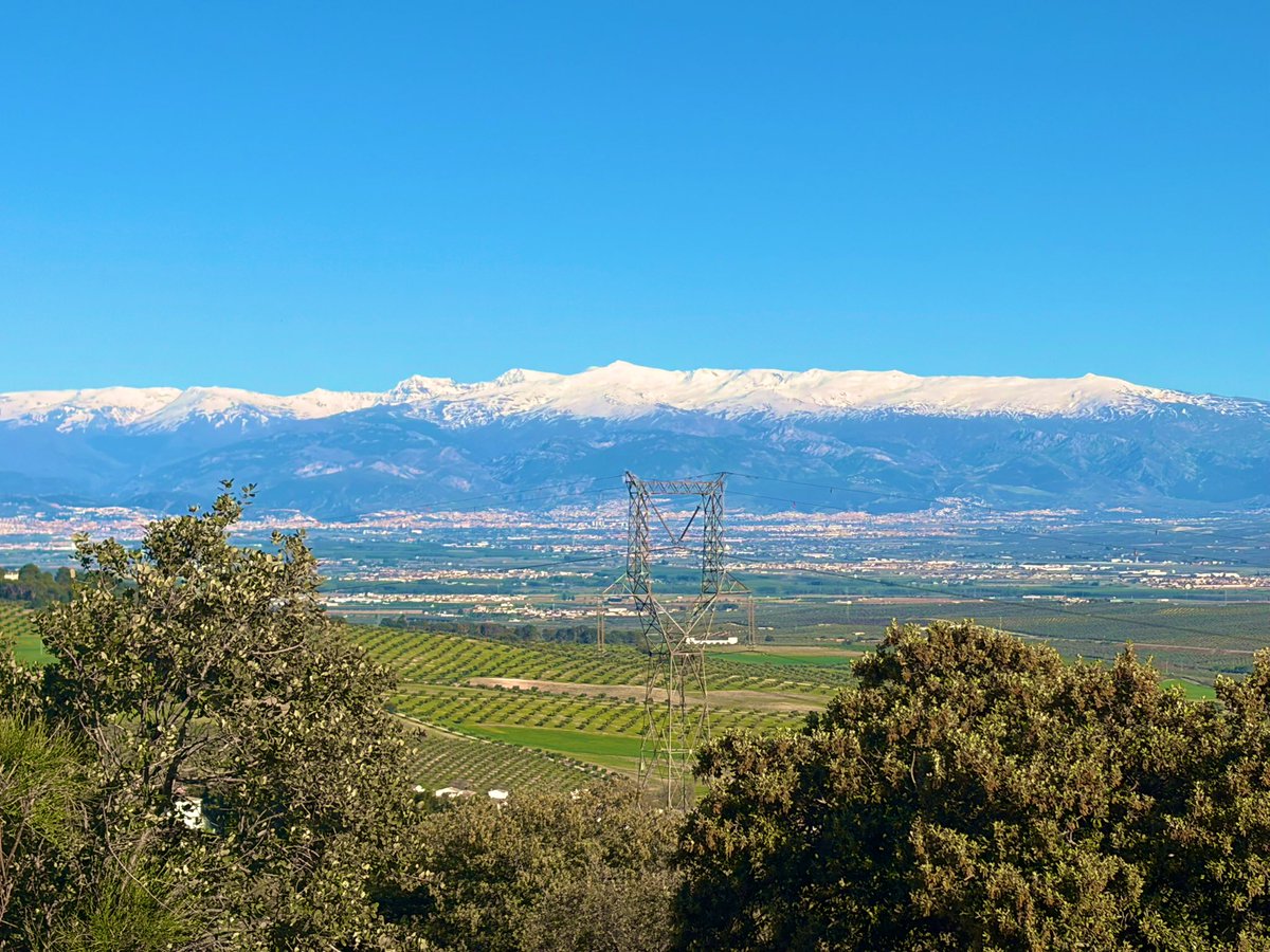 Granada_Meteo's tweet image. #SierraNevada desde el Poniente Granadino! Se puede observar la cantidad de nieve que hay en las cumbres más altas, todo desde Parapanda en Alomartes #Granada #ViernesSanto #SemanasantaGranada