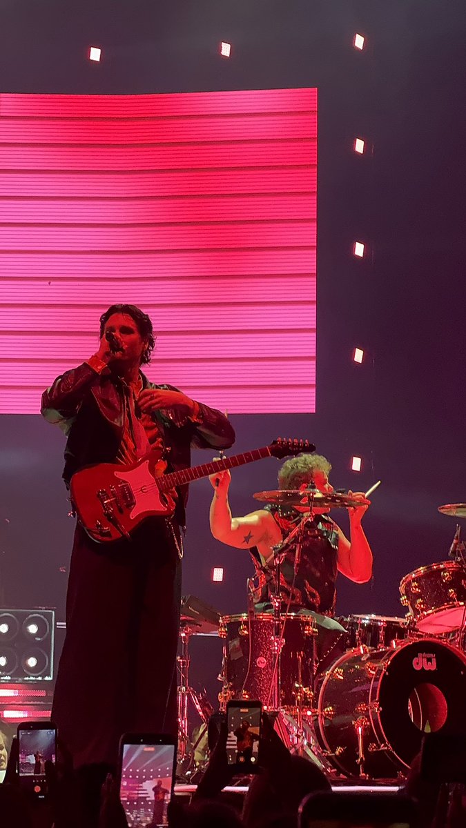 julie + 5SOS⭐️ tweet media