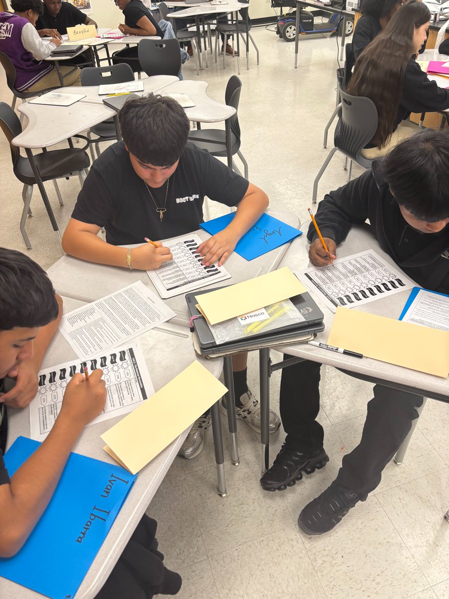 DISDSocStud's tweet image. Campuses are gearing up for STAAR, students are locked in and focused! Hard work, determination, and confidence are leading the way - let’s finish strong!  #SocialStudiesStandouts #FinishStrong