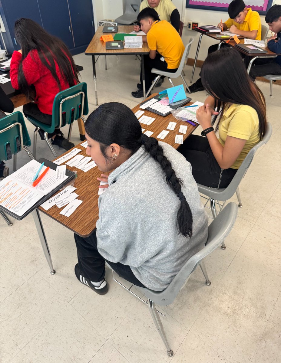 DISDSocStud's tweet image. Campuses are gearing up for STAAR, students are locked in and focused! Hard work, determination, and confidence are leading the way - let’s finish strong!  #SocialStudiesStandouts #FinishStrong