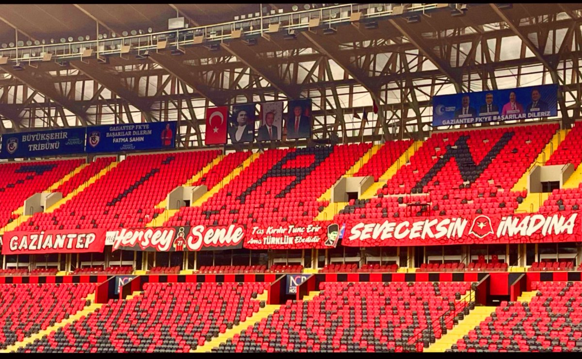ultrashosgor's tweet photo. MARATON ÜST HAZIR , BİZ HAZIRIZ !
⬛🟥 https://t.co/asOFpyQfip