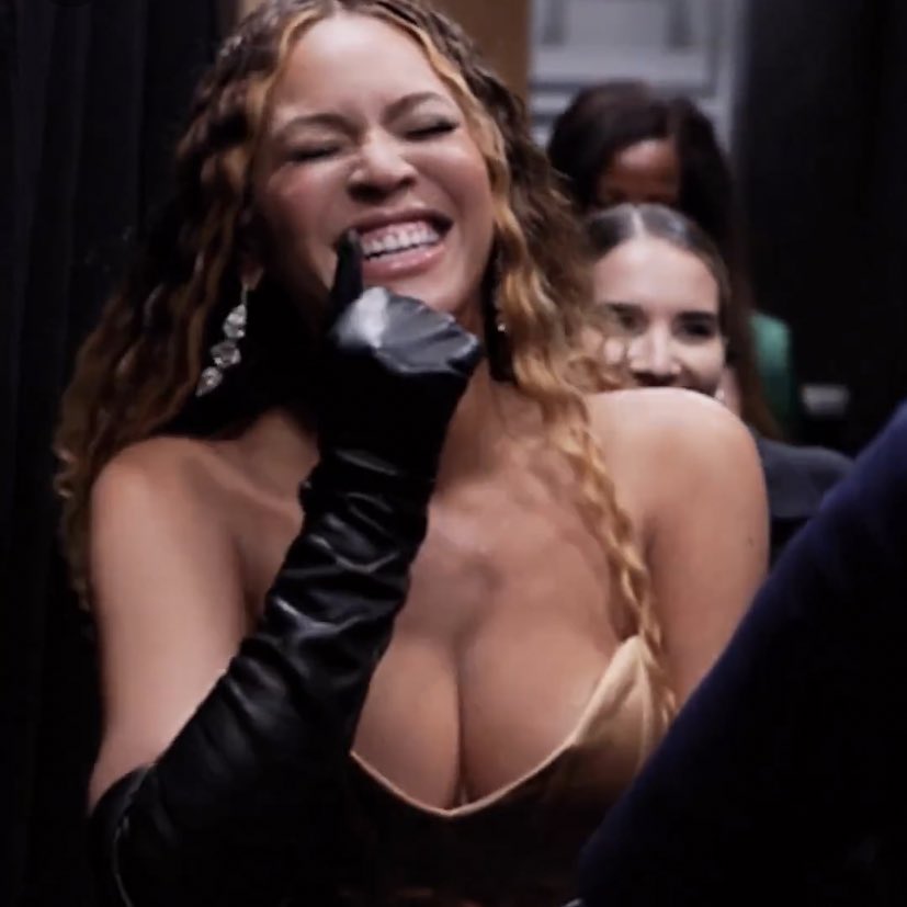 Kitty Kat tweet media