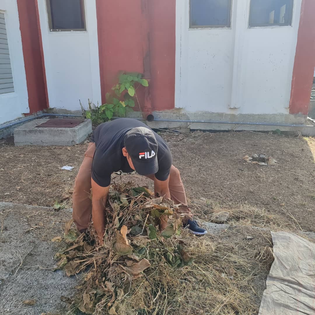 Hoy celebramos el aniversario de la #UJCdeCuba en <a href="/CombiomedC/">Combiomed_Cuba</a> con la realización de un trabajo voluntario para limpiar e higienizar la empresa, demostrando nuestro compromiso con el medio ambiente y la comunidad. ¡Felicidades a todos los miembros de la UJC!