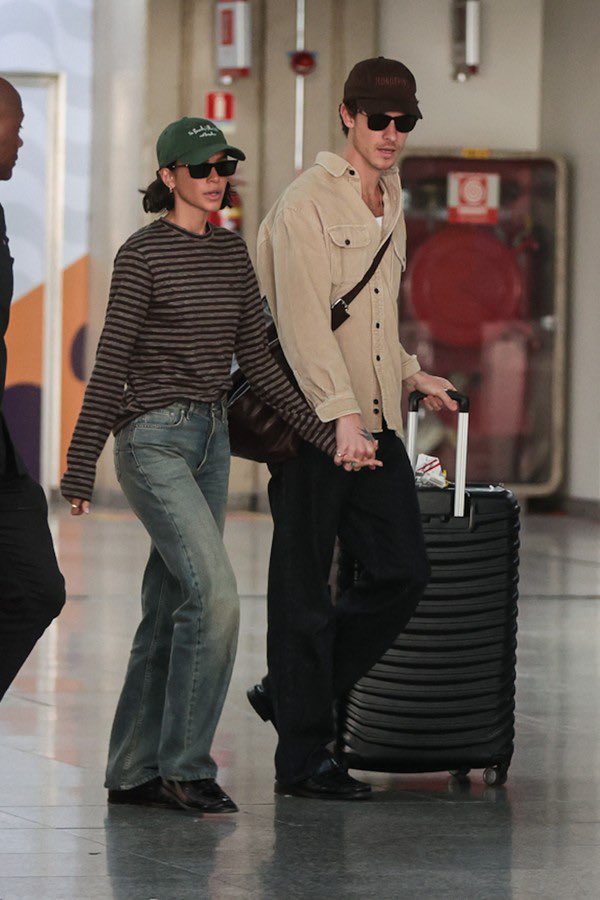 Shawn Mendes hourly tweet media