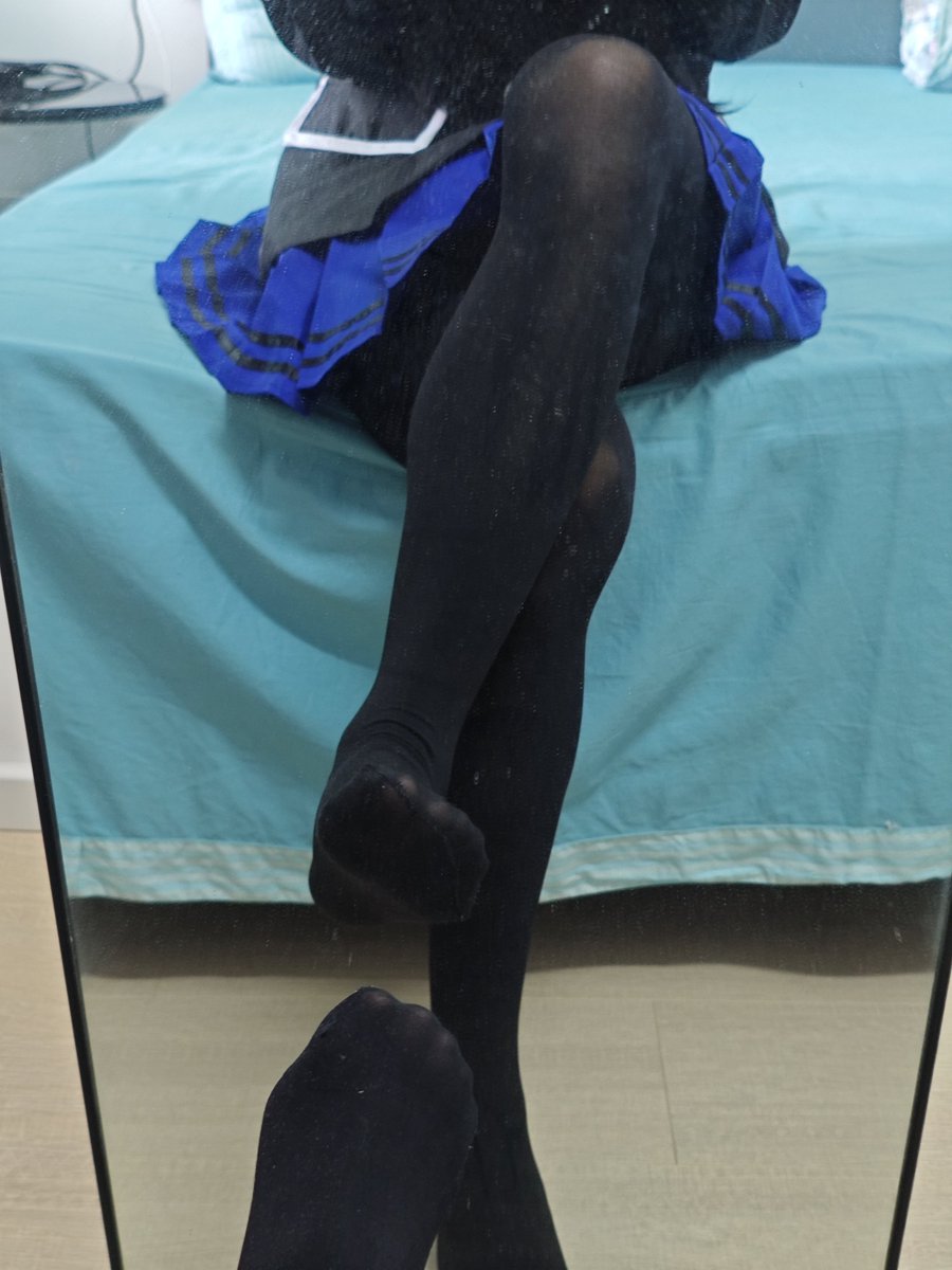 zihao727's tweet photo. 请大家吃黑巧（    ）#男娘 #黑丝 https://t.co/VFb8xrcmUv