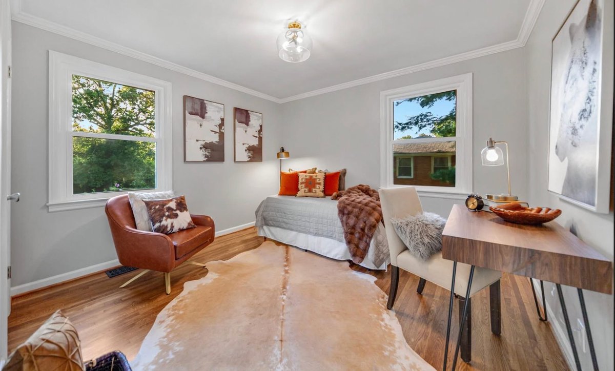 Staging helps buyers see the potential the moment they walk in. A well-presented home always makes a lasting impression.
Check our website to learn more and for a free staging quote:
webbhomestaging.com/quote.html
Staging by Webb Home Staging, LLC. #staging #stagingsells #stagingtips