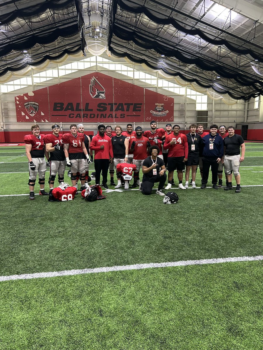 Gavin_Edwards77's tweet photo. Thanks @BallStateFB for having me out for your spring practice today. Look forward to being back down there soon. @Coach_ABarr @CoachRayHolmes thanks for the hospitality while I was there. https://t.co/qL85rMTpsL