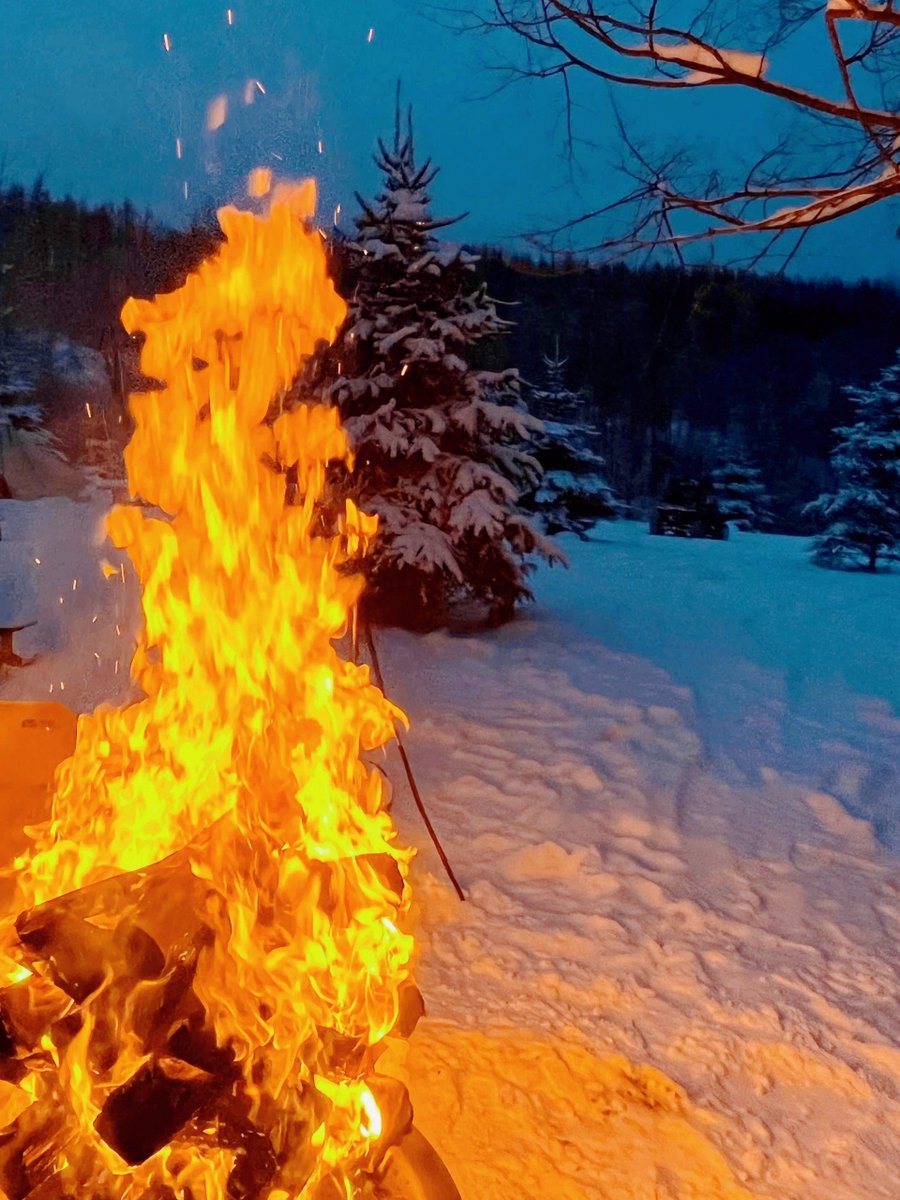 Ocane38024669's tweet image. " Today’s a little magic—whether it’s a holiday, a small win, or just choosing to celebrate. Light a candle, hug someone, and savor the moment.  #EverydayRituals #CelebrateTheSmallStuff"