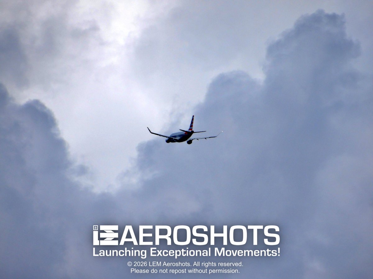 LEMAeroshots's tweet photo. The clouds are sneaking up on her! -LEM ⛅️☀️☁️

✈️ @AmericanAir @Embraer ERJ-175LR 🤝 @RepublicAirways 🌐 @TravelOneWorld 🎨 Flag &amp; Flight Livery 🔢 #N428YX 📍 DCA (@Reagan_Airport) 🛫 Runway 1 🗓️ April 4, 2024 📸 @Kodak @KodakPIXPRO AZ528

#FlyReagan #American #RepublicAirways https://t.co/JarRHlglTm