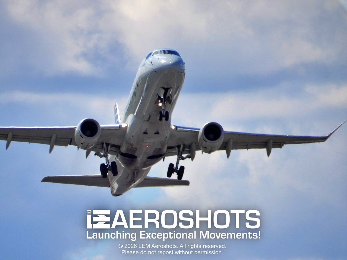 LEMAeroshots's tweet photo. The clouds are sneaking up on her! -LEM ⛅️☀️☁️

✈️ @AmericanAir @Embraer ERJ-175LR 🤝 @RepublicAirways 🌐 @TravelOneWorld 🎨 Flag &amp; Flight Livery 🔢 #N428YX 📍 DCA (@Reagan_Airport) 🛫 Runway 1 🗓️ April 4, 2024 📸 @Kodak @KodakPIXPRO AZ528

#FlyReagan #American #RepublicAirways https://t.co/JarRHlglTm