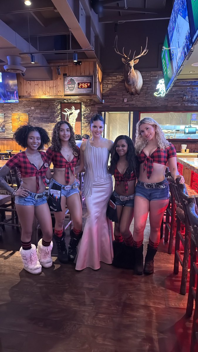 Sunny Leone tweet media