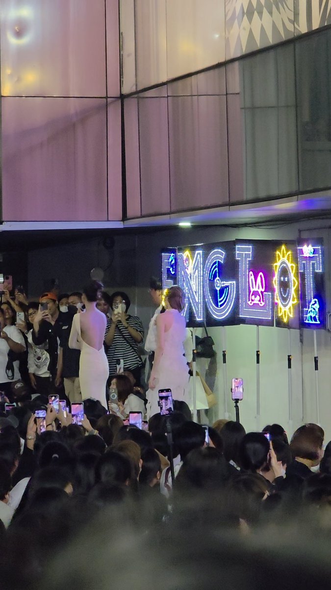 _ktyk14_'s tweet photo. 4 ปีแล้วหรอเนี่ย ผ่านทุกข์ผ่านสุขกันมาตั้งมากมาย สุดท้ายเราก็ยังเลือกกันอยู่ (ฉันก็ยังเลือกพวกเธออยู่) 🤍
#บ้านคู่อิงล็อต #อิงล็อต #englot
#EnglotHappy4thAnv https://t.co/lrpb4tjCRp