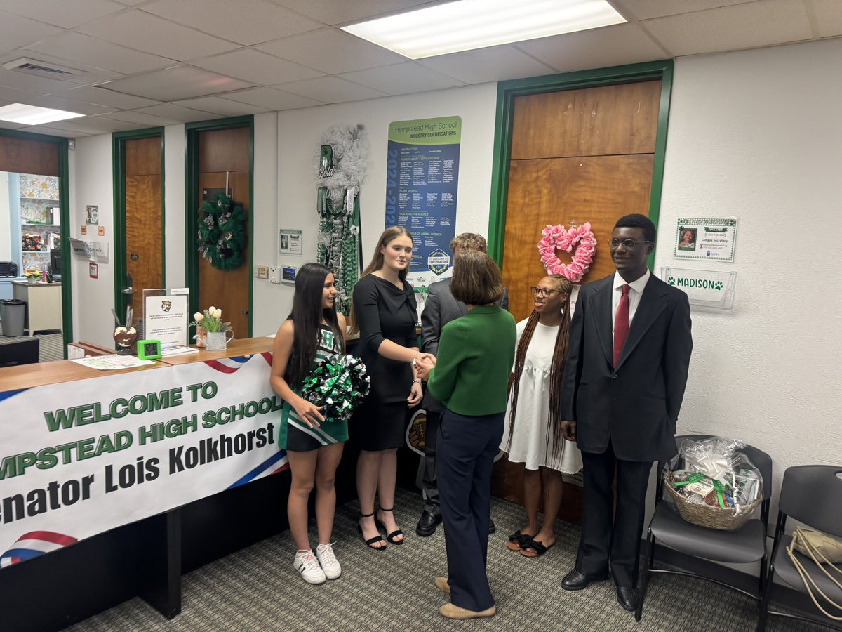 herbertoneiljr's tweet image. Thank you Senator @LoisKolkhorst for stopping by Bobcat Nation! Thank you for visiting classes and spending time with our students and staff! Go Bobcats! #HigherHeights #BeBold