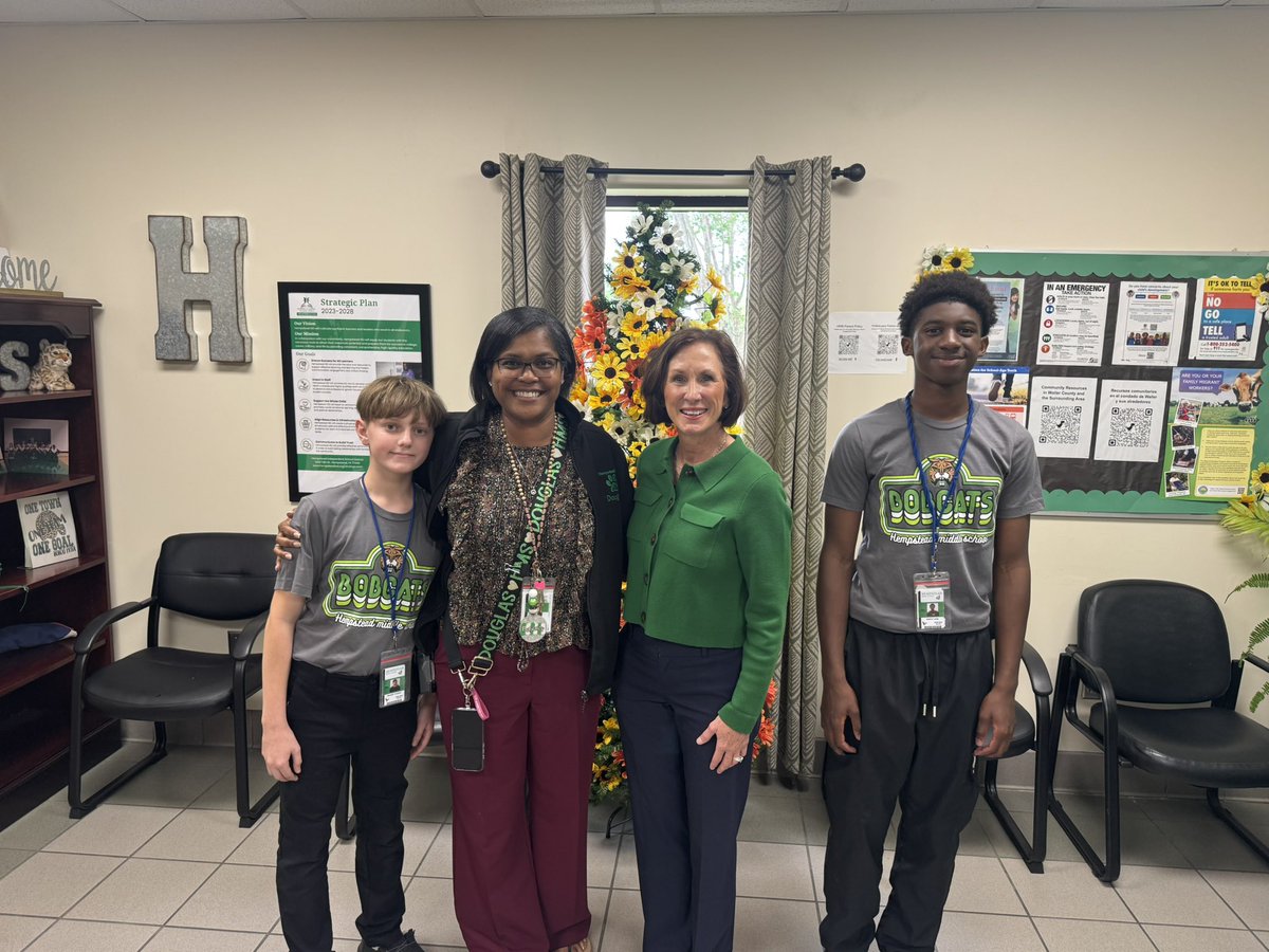 herbertoneiljr's tweet image. Thank you Senator @LoisKolkhorst for stopping by Bobcat Nation! Thank you for visiting classes and spending time with our students and staff! Go Bobcats! #HigherHeights #BeBold