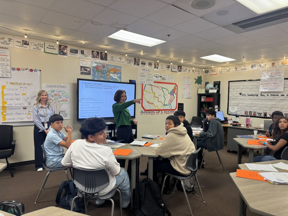 herbertoneiljr's tweet image. Thank you Senator @LoisKolkhorst for stopping by Bobcat Nation! Thank you for visiting classes and spending time with our students and staff! Go Bobcats! #HigherHeights #BeBold