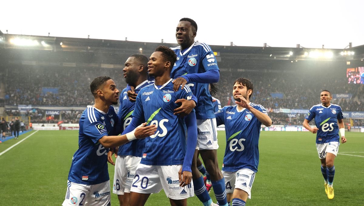 RCPrasbourgRP's tweet photo. VICTOIRE ⚽️✅

Nous nous imposons 4-2 a domicile face au @PoscPille_RP !

Le MVP coté Prasbourg est @KM7Medecin avec une note de 8.3, 1 buts et 2 passe d !

Une victoire qui fait du bien avant le debut de la saison 🏟️🔥

Allez Prasbourg 💙🤍 https://t.co/ZaC5HQXWXP