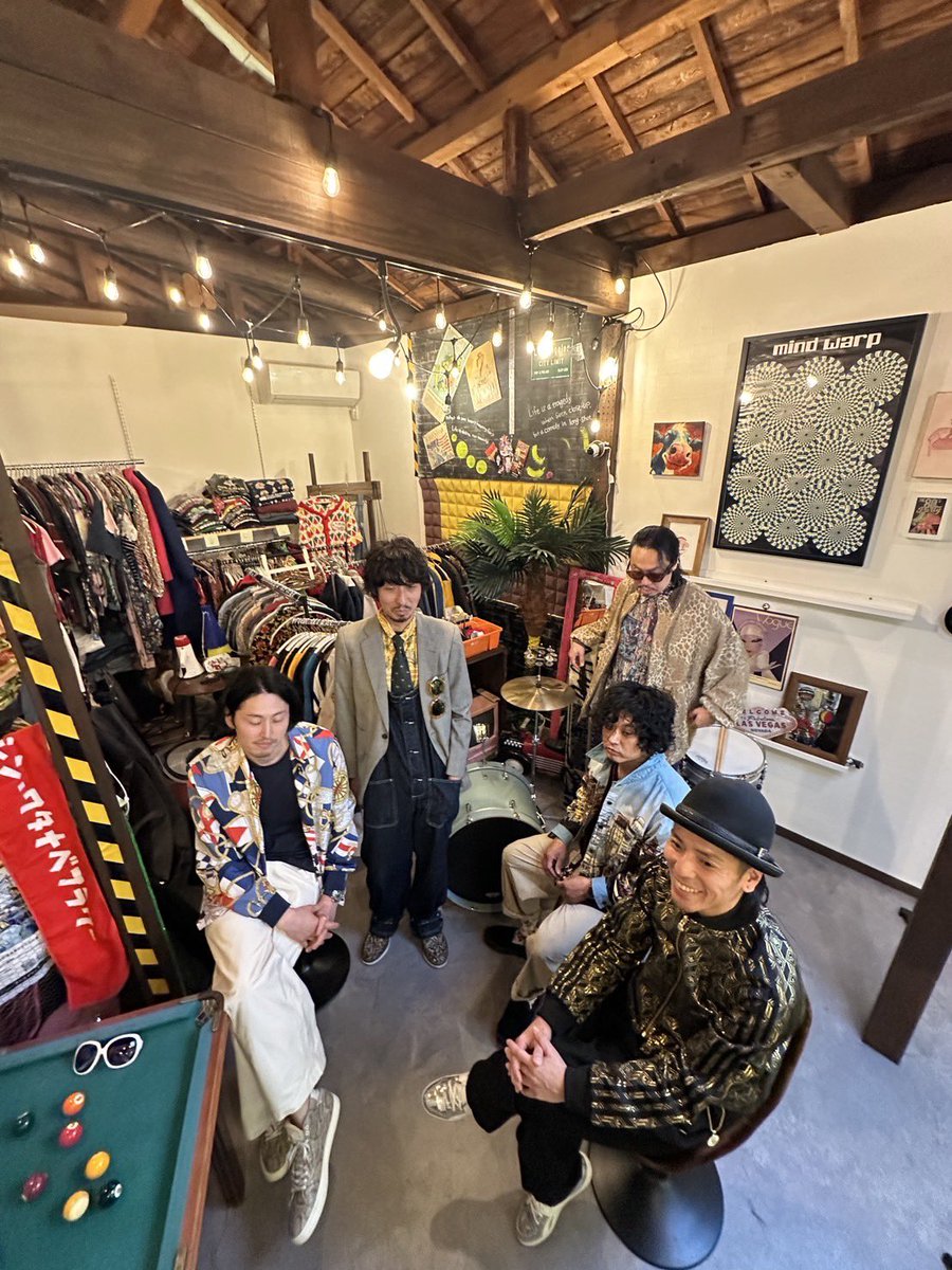8littlebee8's tweet photo. 5/22(金)ヽ(￣▽￣)ﾉ三ノ宮某所 ワンマン🎪

4/8(水) ヽ(￣▽￣)ﾉインスタライブで色々発表📣

4/19（日）アコフェス マジで遊びに来て🙏
@太陽と虎 

#サーカスフォーカス 
#YURE 
#揺れて飲もうぜ https://t.co/vhn5AXfVrK