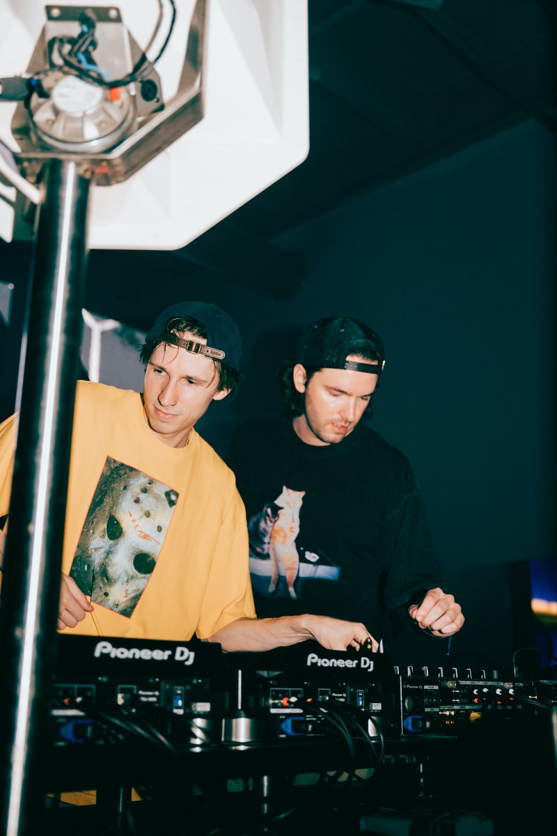 Oddly Eazy tweet media