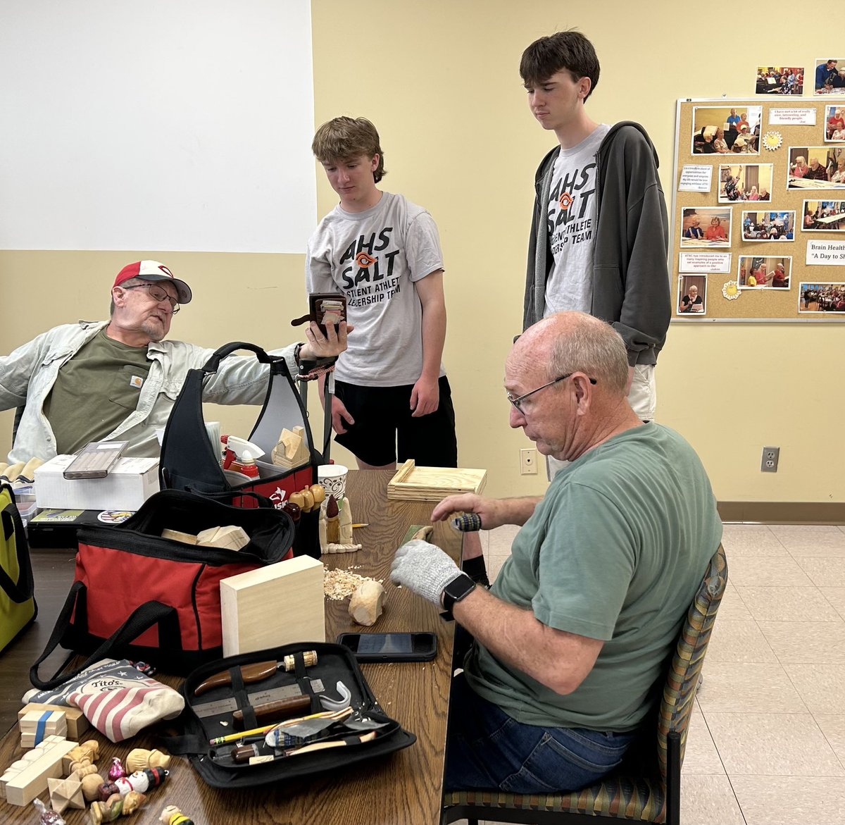 SALTAnderson's tweet photo. We had a great afternoon spending time with our friends at the Anderson Senior Center!! We rise by lifting others. 

@FHSchools @AndersonRaptors @AHSRaptorsAD https://t.co/C6QbTX7Ens