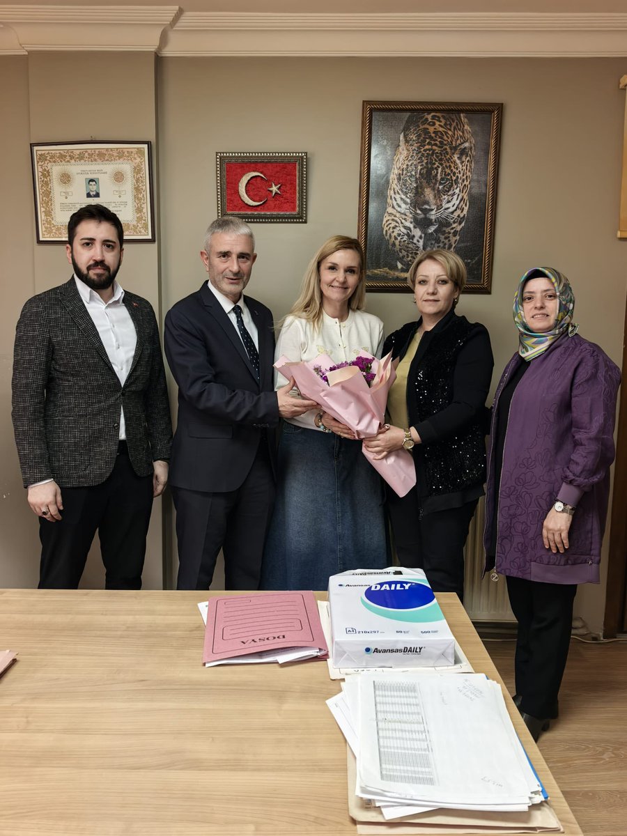 yyaseminozdemir's tweet photo. 📍#Gebze

İlçe başkanımız Recep Kaya,ilçe kadın kolları başkanım Habibe Çırak, ilçe gençlik kolları başkanımız Av.Bilal Durmuş Kurt,meclis üyemiz Emrullah Bilgin ve teşkilatımız ile birlikte, Av. Seda Kardaşlar Çelik’i ziyaret edip #AvukatlarGünü’nü kutladık.

Hak ve hukukun rehberliğinde,daha adil bir gelecek için emek veren tüm avukatlarımızın günü kutlu olsun. Başarılar diliyorum.💐

@Akparti 
@tugbaisikercan 
@AKKADINGM 
@akkadinkocaeli 
@HabibeRak 
@GebzeAkkadin
