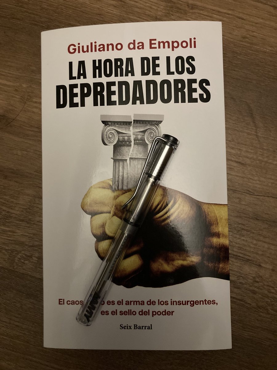 dirkzavala's tweet photo. “Un contexto caótico, exige decisiones audaces que captan la atención del público, dejando estupefactos a los adversarios.”
@giulianode 

📕 La hora de los depredadores @Seix_Barral https://t.co/T4yNJrpXS1