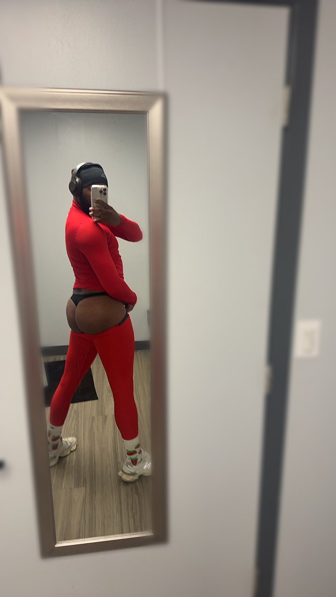 $trawberry tweet media