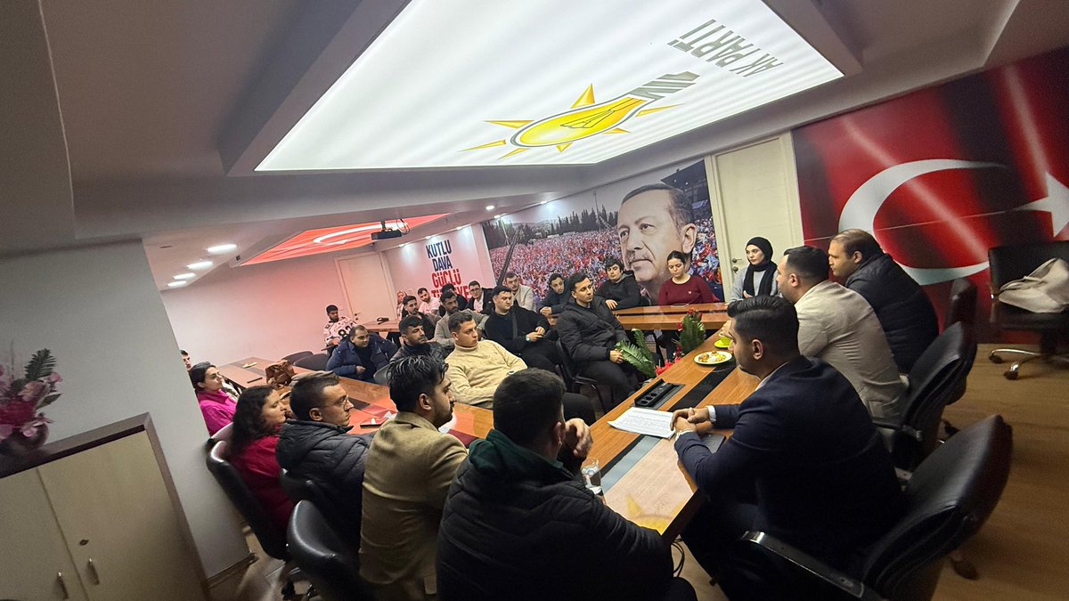 Gençlik Kolları Başkanımız Sn.<a href="/averhanacar/">Erhan Acar</a>’ın riyasetinde Yönetim Kurulu toplantımızı gerçekleştirdik.