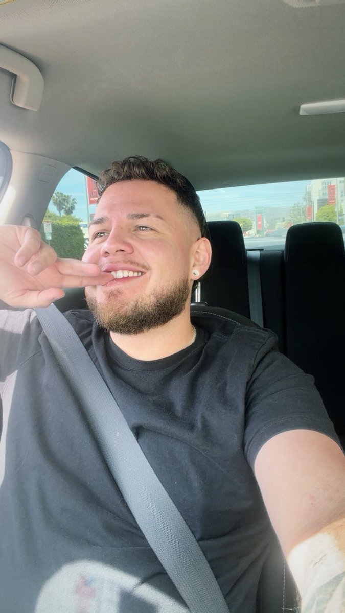 Green_eyed_papi tweet media