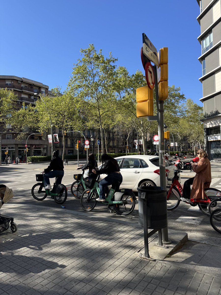 Ilze Kusina tweet media