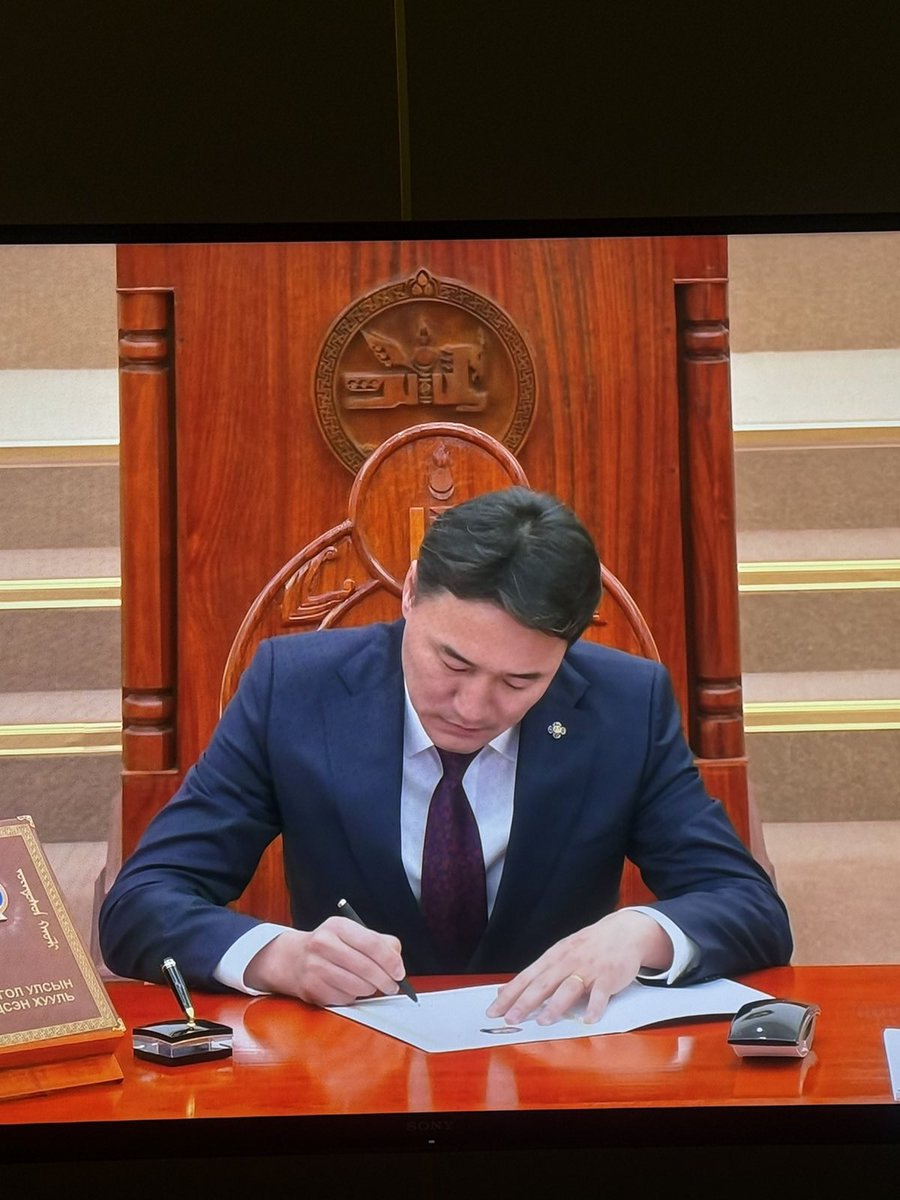 Гонгорын Дамдинням tweet media