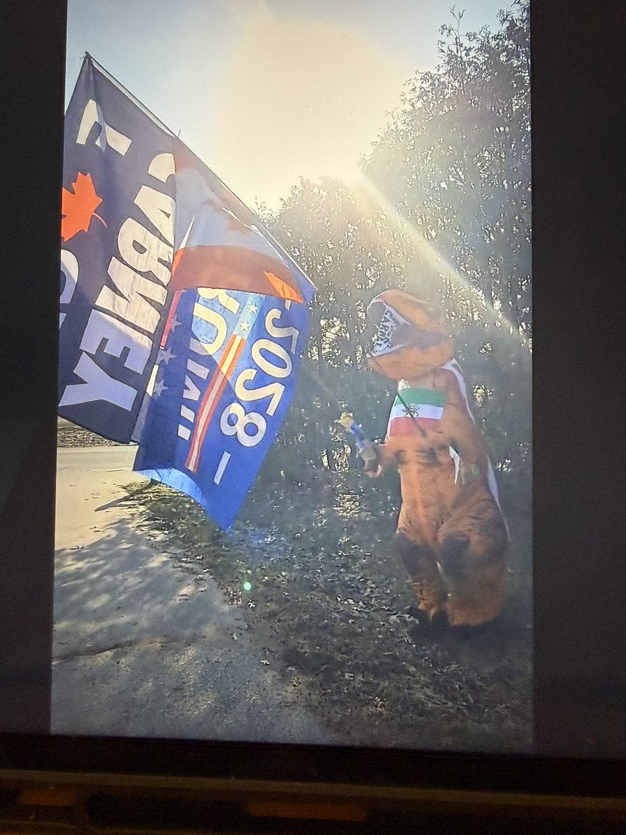 LadySquibbles16*DONNA MARTIN GRADUATES tweet media