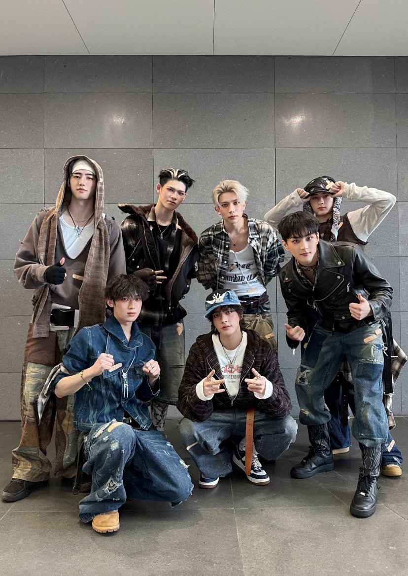 jenni_engene's tweet image. GUYS SPREAD THIS we need to boycott everything that enhypen release no matter how much we love them we need enhypen to be 7 we need belift to recognise their problem of not only kicking a member out but for overworking the members and mis treating them
#PROTECT__ENHYPEN 
#Boycott