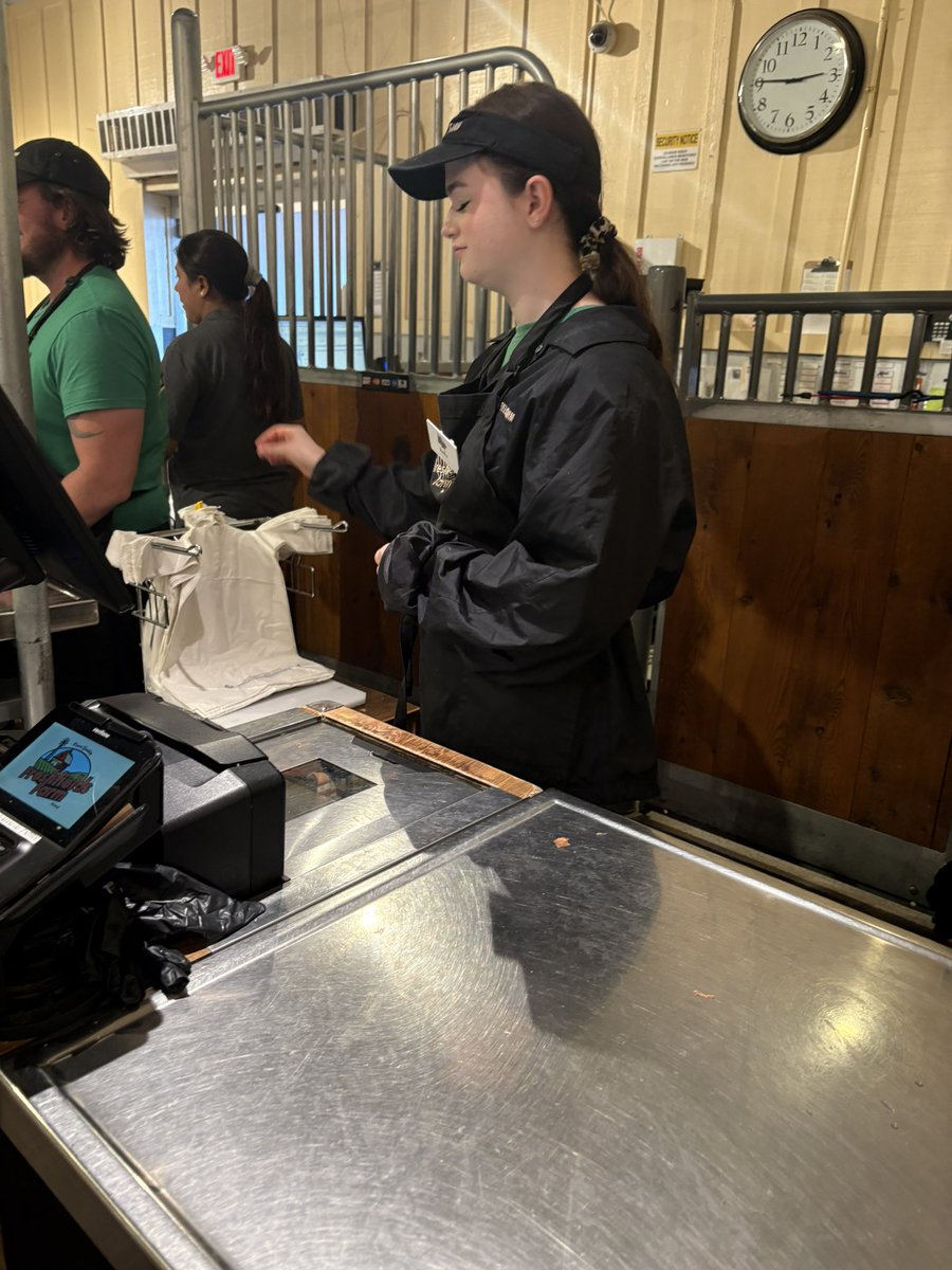 Aladdin4real69's tweet photo. @FreshfieldsOrl Employee so nasty &amp; So rude. This woman is racist, she treated me like garbage. I will never return to this place ever again https://t.co/IGP3AaWLFS