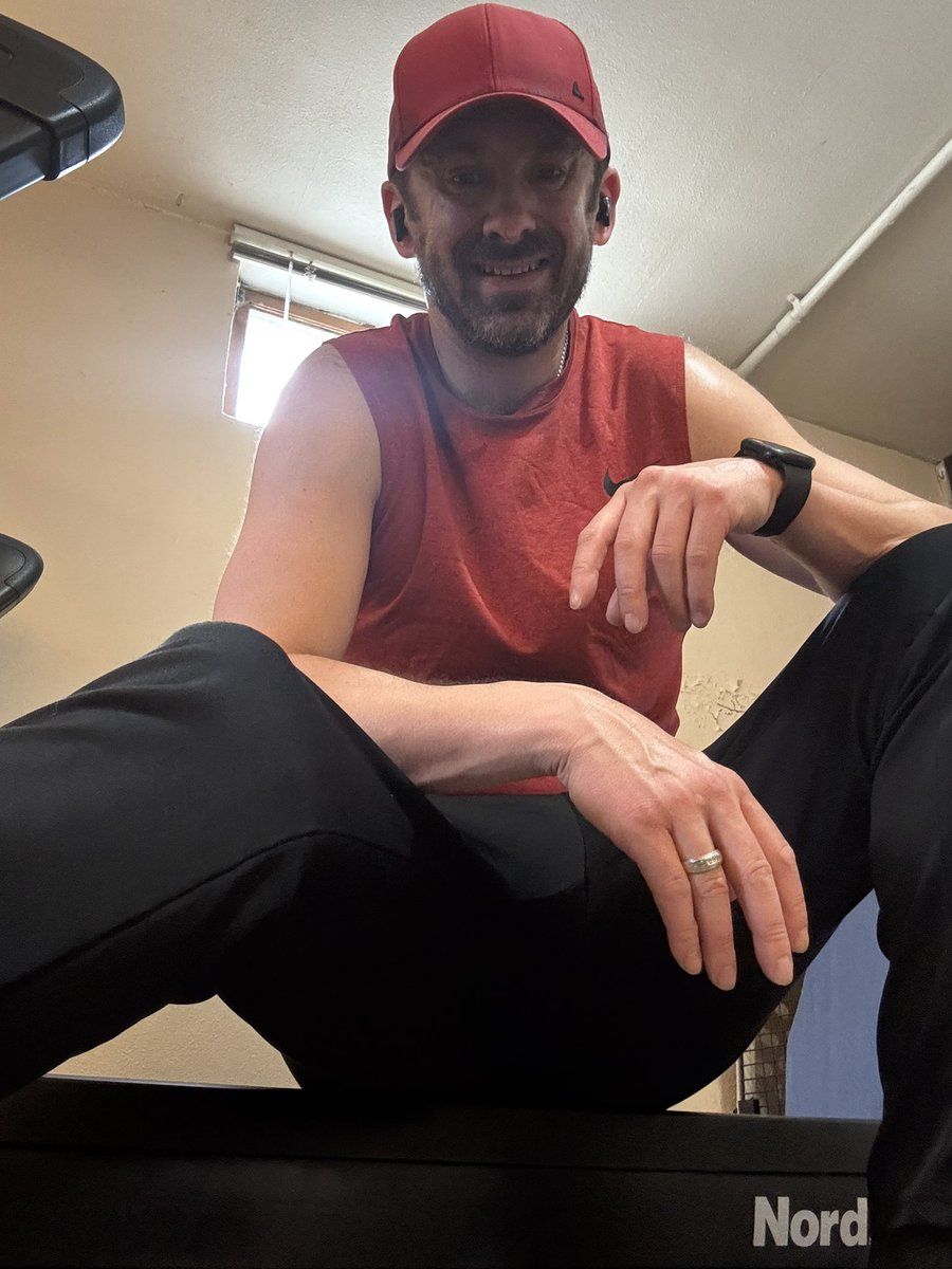 AgentUlland's tweet photo. #WorkoutFriday
Got a full body workout in today then worked on cardio on the treadmill. I did over 2.2 miles with #ifit trainer #caseygilbertifit 
Make sure you get your exercise or activity in to clear your mind 
💪 🏃‍♂️ 😎👏🔥 https://t.co/IYJe3uGAxh