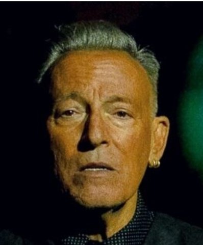 LangmanVince's tweet image. Bruce Springsteen is Ellen DeGeneres with a spray on tan! 😂