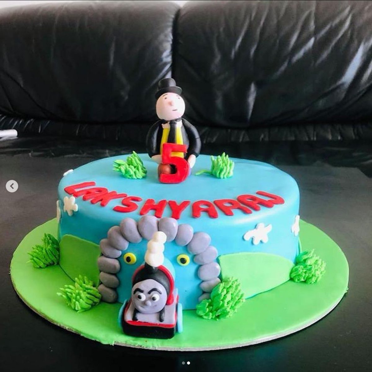 Thomas Cake Bot tweet media